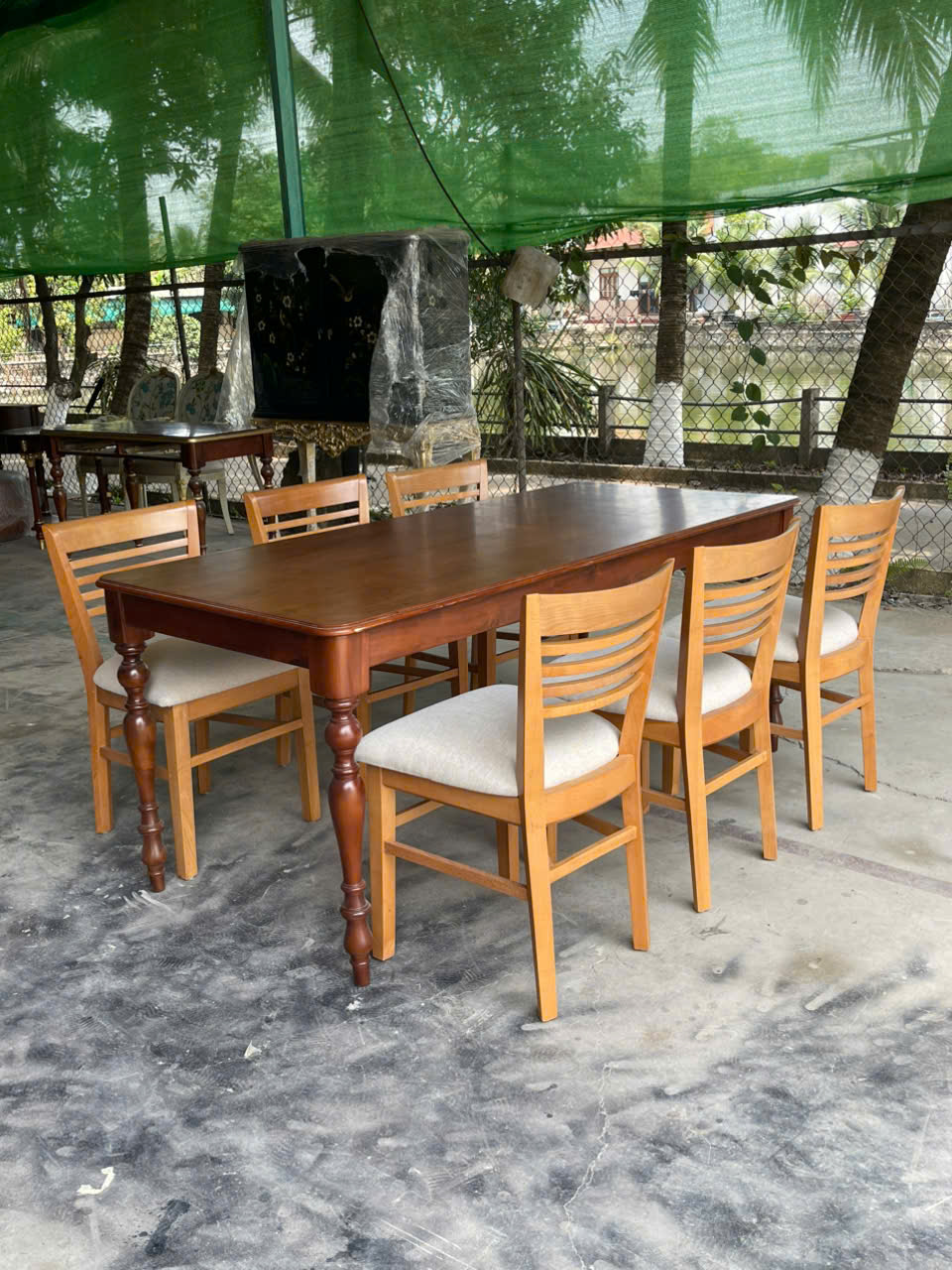 BỘ BÀN HIỆN ĐẠI- GHẾ 4 NAN GỖ DẺ DAI